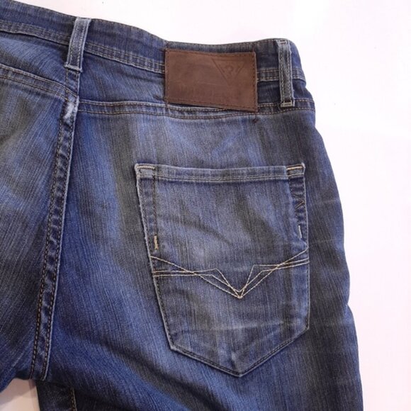 GUESS Vermont Slim Custom Cut Off Denim Shorts Distressed Dark Wash Jean - Picture 9 of 14